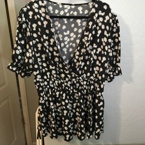 SHEIN Curve 3X NWOT black/white and yellow flowers top